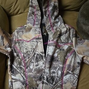 Roper Women's Camouflage Hooded Puffer Jacket with Pink Accents